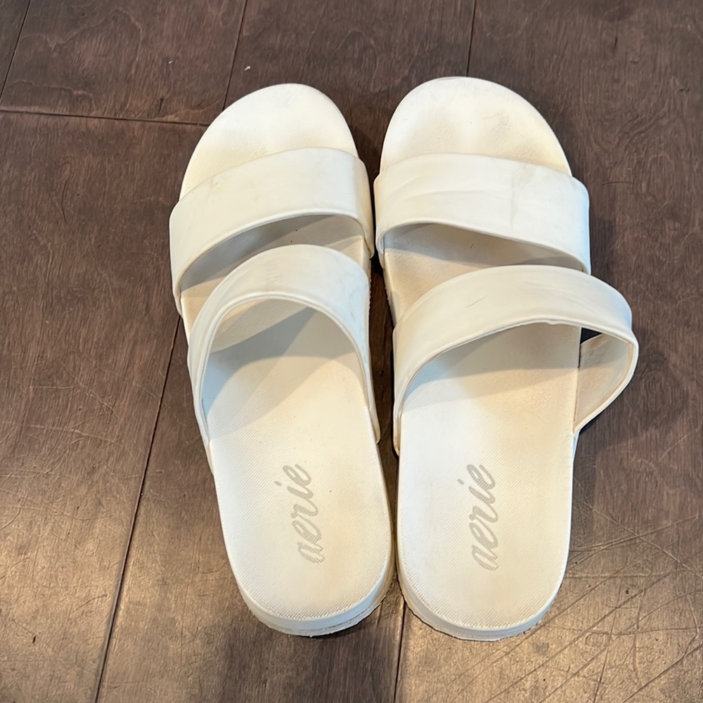 Barely worn aerie sandals size 8